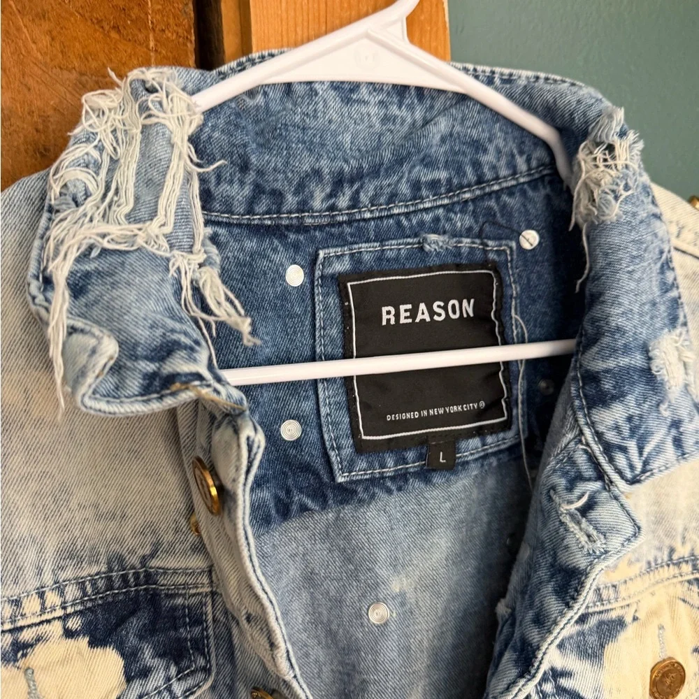 Reason Bleach Washed Skull Metal Grommets Jean Jacket Size Large Distressed - Picture 5 of 7